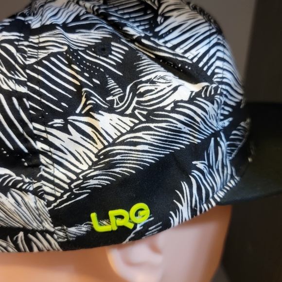 BNWT LRG Adjustable Hat - Picture 4 of 6